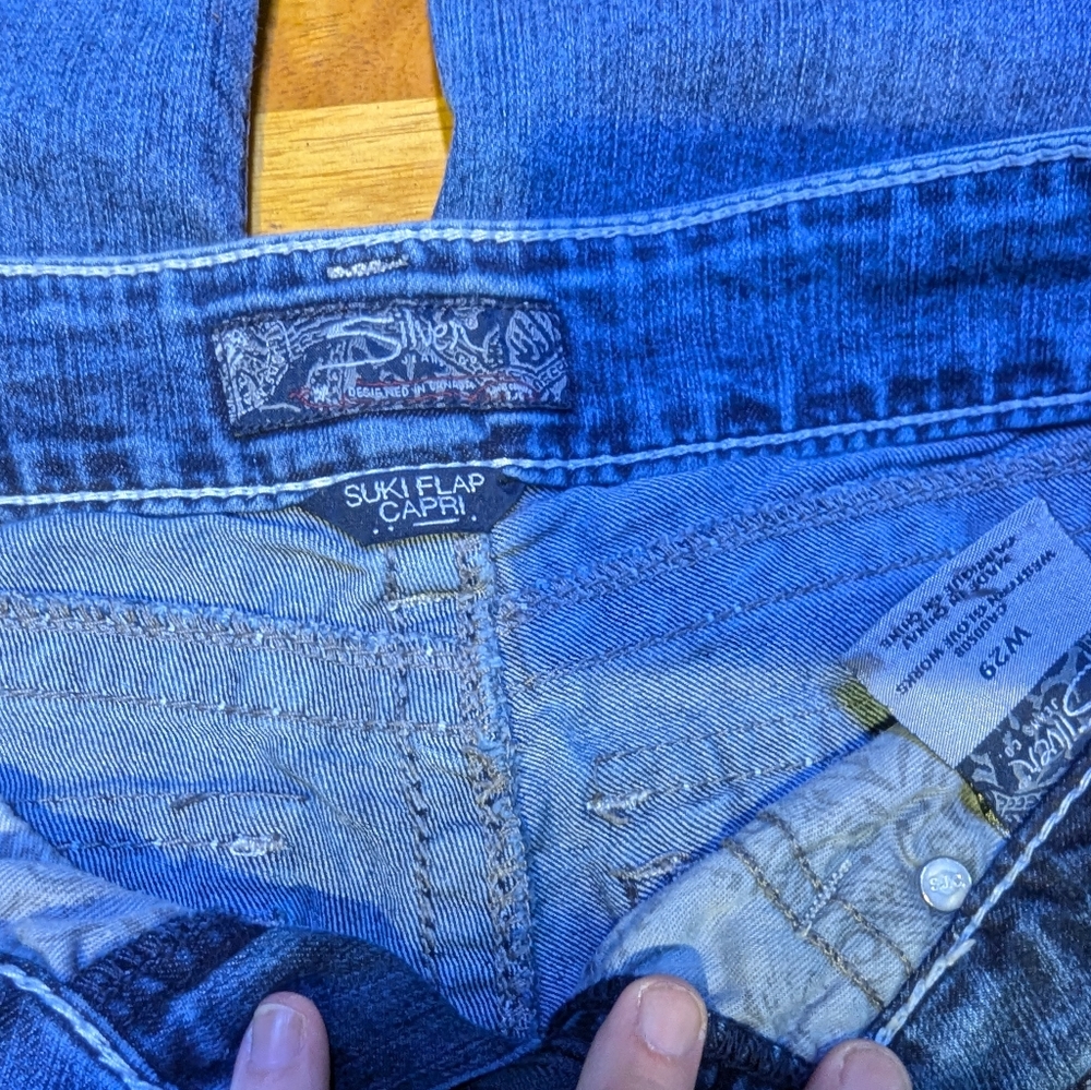 Silver capris - Picture 3 of 3